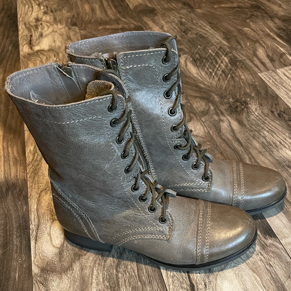 Steve Madden Boots Lace Up With Side Zipper Size 7.5 Womens